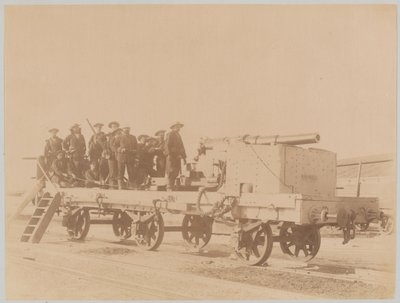 Sømænd fra HMS Hecla bemander en flådepistol monteret på flad jernbanevogn, Egypten af Unknown photographer