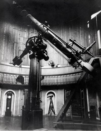 Schmidt-teleskopet af Giovanni Virginio Schiaparelli (1835-1910) astrofysiker i Brera (Milano). Han observerede retlinede konfigurationer på planeten Mars og kaldte dem Mars-kanalerne (canali). af Unknown photographer