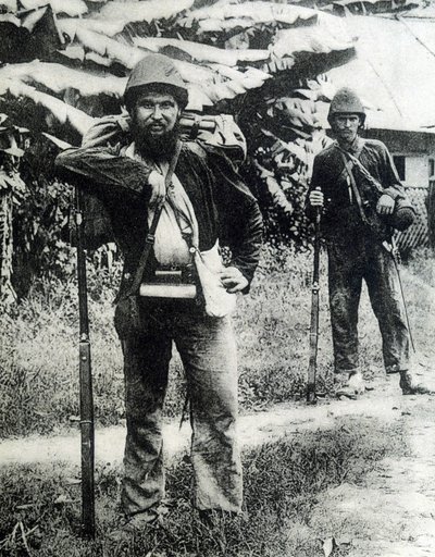 To soldater fra Tonkin-landskabet i 1883. af Unknown photographer