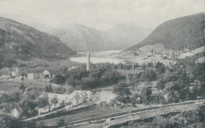 En irsk landsby Glendalough, 1910 af Valentine and Sons Ltd