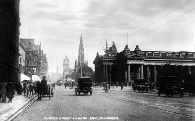 Kigger mod øst langs Princes Street, Edinburgh, begyndelsen af det 20. århundrede. af Valentine and Sons Ltd