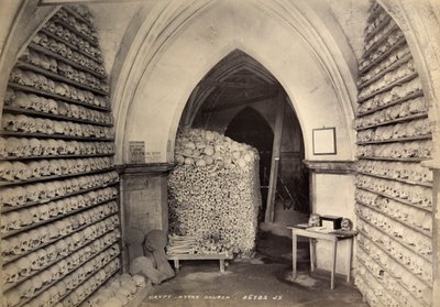 Krypten, St Leonard