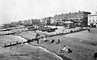 Stranden ved Worthing, West Sussex, 1917. af Valentine and Sons Publishing Co