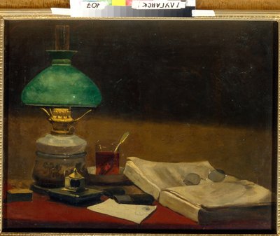 ""Nature morte"" (Stilleben) Bog, skrivebordslampe, glas og kop te - Maleri af Vasili Polenov (1844-1927) Olie på lærred Dim 61,3x79,3 cm Regionalt kunstmuseum, Lugansk af Vasilij Dmitrievich Polenov