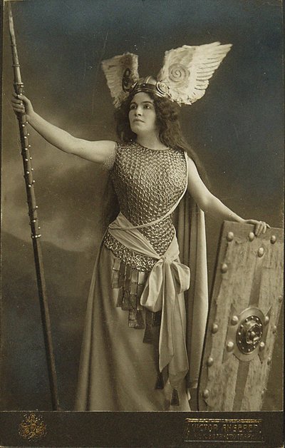 Madame Charles Cahier som Brunhilde i Valkyrien. af Victor Angerer