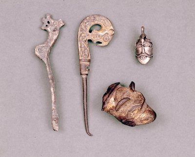Forskellige apparater og vikingejuveler, øverst til højre, en gengivelse af guddommen Odin. Stockholm, Historiska Museet af Viking Viking