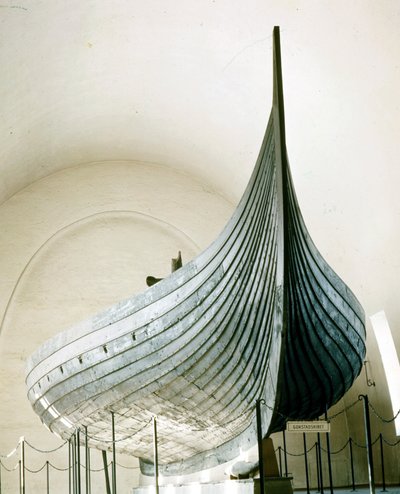 Vikingeskib (drakkar) fra Gokstad ved Oslo. Oslo Bygdoy museum, Norge. af Viking Viking