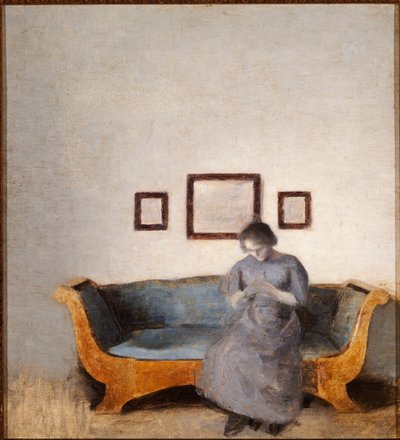 Ida Hammershoi sidder i en sofa af Vilhelm Hammershoi