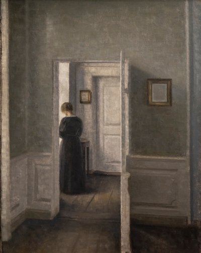 Interiør med en kvinde stående (olie på lærred) af Vilhelm Hammershoi
