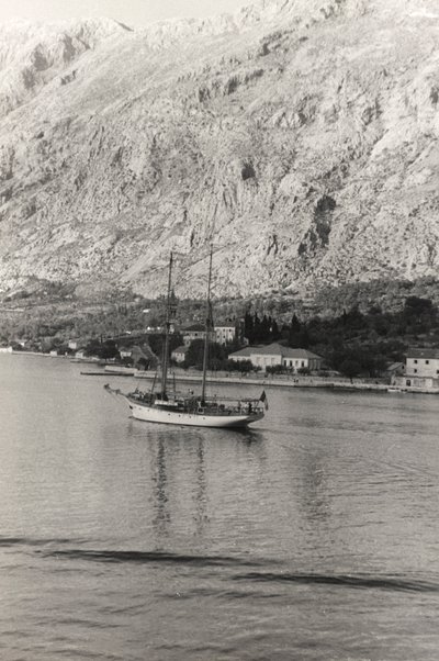 Hertugen af Aostas sejlbåd ud for Kotor, Kroatien, fra albummet 