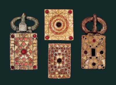 Metal øreringe dekoreret med guld og granat, 7. århundrede (guld og granat) af Visigothic