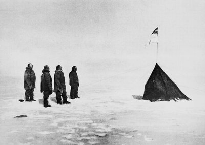 Roald Amundsen, Helmer Hanssen, Sverre Hassel og Oscar Wisting foran det rejste telt på Sydpolen, 16. december af John Ward Dunsmore