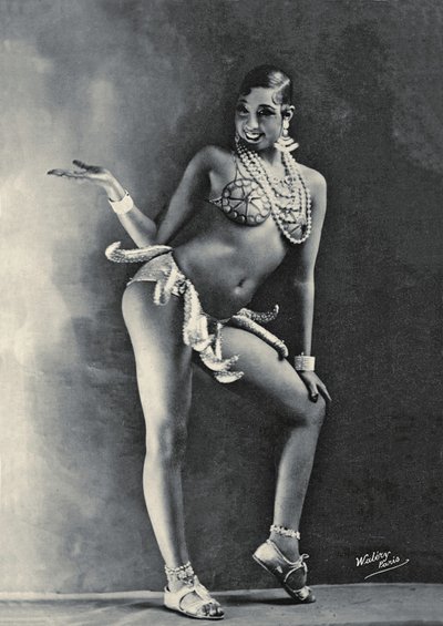 Josephine Baker iført sit berømte banankostume ca. 1927 (s/h-foto) af Walery