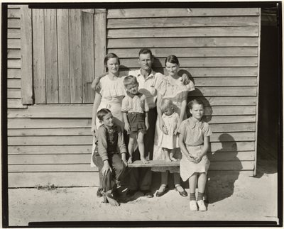 Pedelfamilie, Hale County, Alabama / Burroughs-familien, Hale County, Alabama af Walker Evans