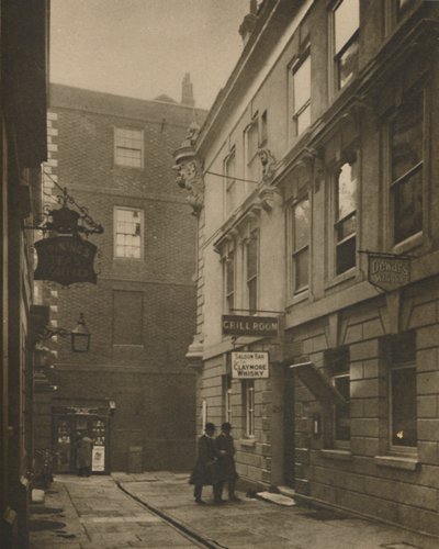 I Devereux Court, fuld af foreninger fra det attende århundrede, c1935. af Walter Benington