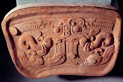 Original model af Taotie maske i terracotta. Taotie er en af de 9 drager i kinesisk mytologi. Realiseret i krigerrigernes æra (475-221 f.Kr.), Kina af Warring States period Chinese School