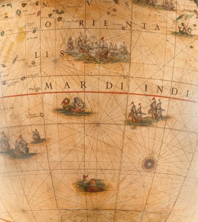 Stort par bibliotekskloder, den jordiske 1645/48, den himmelske efter c.1630 af Willem Blaeu