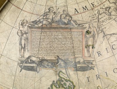 Terrestrisk gulvglobus, detalje af kartouche, ca. 1650 (papmaché, gips, kobbergravering, blæk, lak, messing, træ, papir) af Willem Blaeu