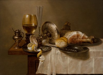 Et stilleben med en Roemer, en væltet sølvtazza, en fløjte, en rundstykke og skinke på et bord af Willem Claesz. Heda