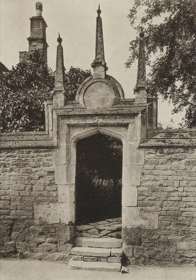 Doorway, Paynis Almshouses, Oundle (s/h foto) af William Galsworthy Davie