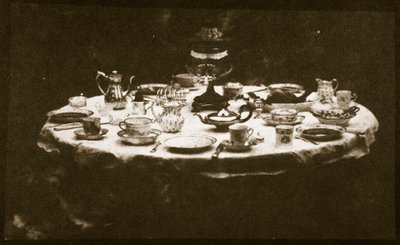 Et elegant dækket bord, ca. 1841 (saltpapirtryk fra calotype negativ) af William Henry Fox Talbot