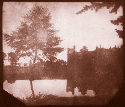 Lacock Abbey i reflektion, ca. 1840 (saltpapirtryk fra calotype negativ) af William Henry Fox Talbot