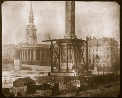 Nelsons søjle under opførelse, ca. 1841 (saltpapirtryk fra kalotypenegativ) af William Henry Fox Talbot
