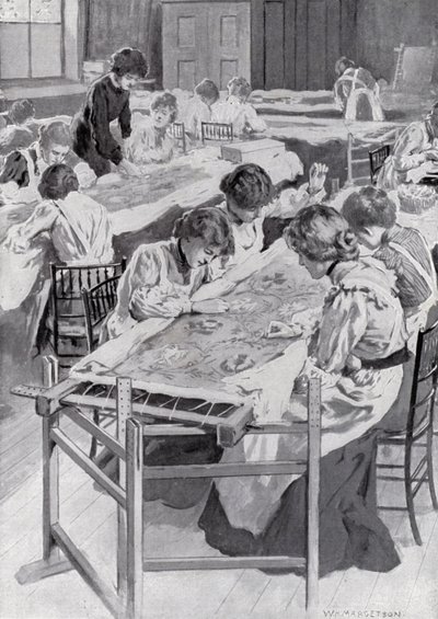 Studerende fra Royal School of Art Needlework broderer kongens kroningskåbe af William Henry Margetson