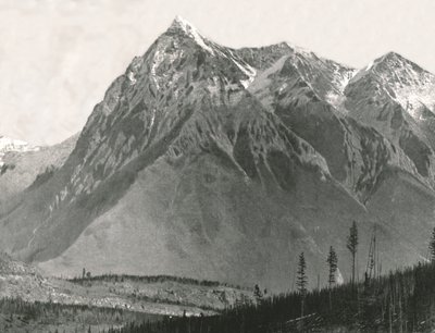 The Rockies: Chancellor Peak, Leanchoil, Canada, 1895. af William Notman and Son