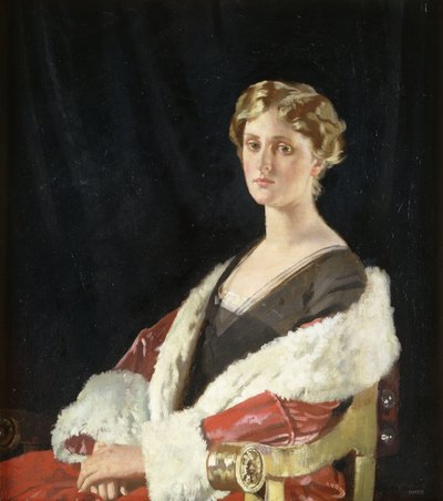 Portræt af Nancy Oswald Smith, siddende halvlængde, i en rød pelsforet frakke, 1915 af William Orpen