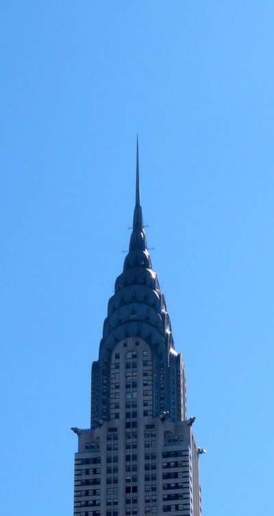 Chrysler Building er en skyskraber i art deco-stil i New York City, som ligger på den østlige del af Manhattan. Den stod færdig i 1930. af William Van Alen