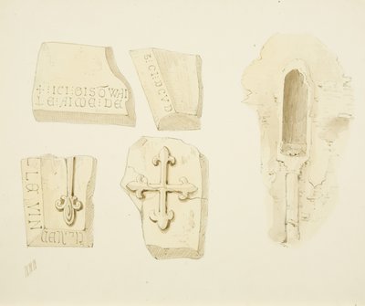 Rester af et monument opdaget i østmuren og Piscina i South Aisle, St James