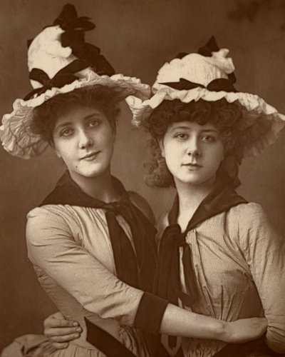 Two Roses, Maude Millett og Annie Hughes, britiske skuespillerinder, 1888 af William and Daniel Downey