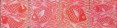 Flise med fiskedesign (keramik) af William de Morgan