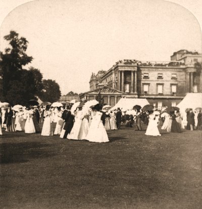 Garden Party, Buckingham Palace, London, England, 1900. af Works and Sun Sculpture Studios