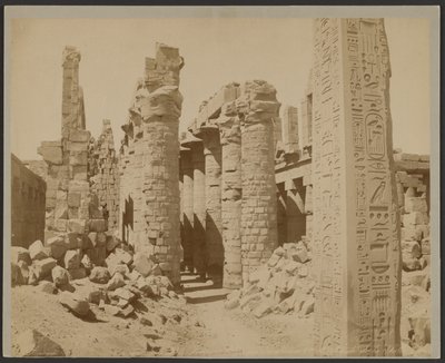 Karnak, Tuthmes 1. obelisk og hallens søjlegang [illeg]. af Zangaki