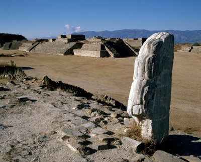 Udsigt over monumenter I, H, G af Zapotec Zapotec