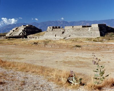 Udsigt over den nordlige platform (500 f.Kr.-850 e.Kr.) af Zapotec Zapotec