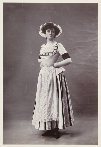 Edwardiansk portræt, kvinde i kjole fra det 18. århundrede af John Pardon