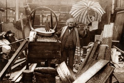 Fr Fremin, filosof og ejer af en loppebrocante i Montmartre. 1929 (tryk) af . .