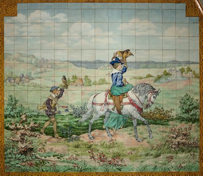 Indvendigt billede, flisepanel, maler Furcy Ernest Tondeur, eksekutor Boch Frères La Louvière, andet panel, jagtscene med en adelsmand og en adelskvinde med falke af . .