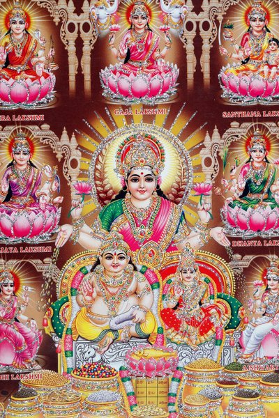 Lakshmi, Vishnus hustru, er gudinde for velstand, held og skønhed. af . .