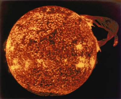 Stort soludbrud set i ekstremt ultraviolet lys af Henry Charles Fehr