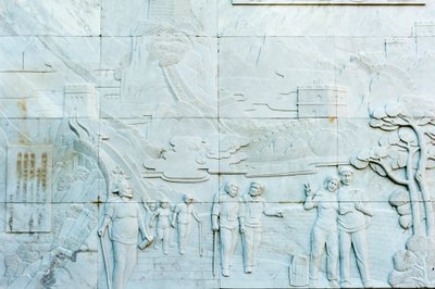 Marmorrelief forestillende mennesker; Stor væg; Jinshanling sektion; Folkerepublikken Kina af Frederick (attr. to) Barnard