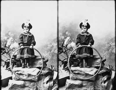 Portræt af pige i sømandstøj, stereoskopisk fotografi af Henry Charles Fehr