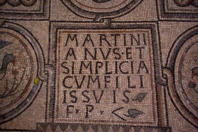 Detalje af en inskription (mosaik) af School Italian
