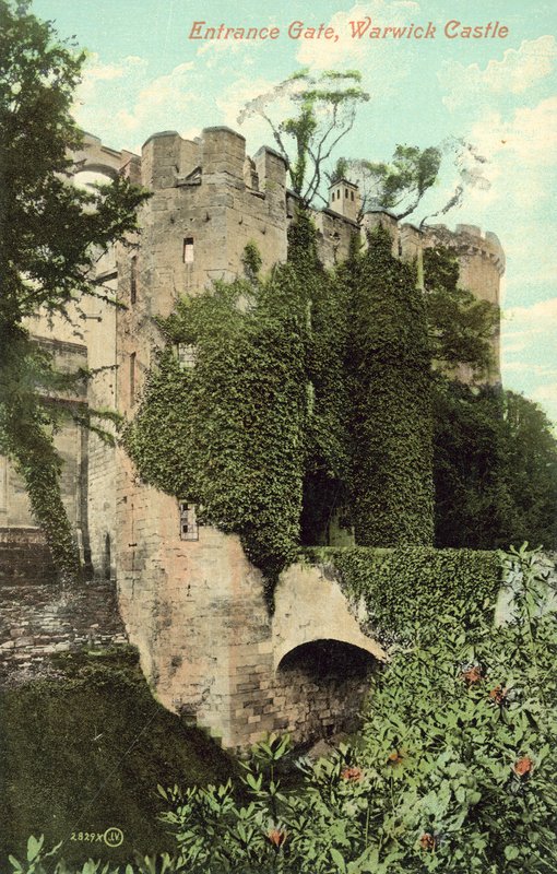 Entrance Gate, Warwick Castle (farvefoto) af (after) English photographer