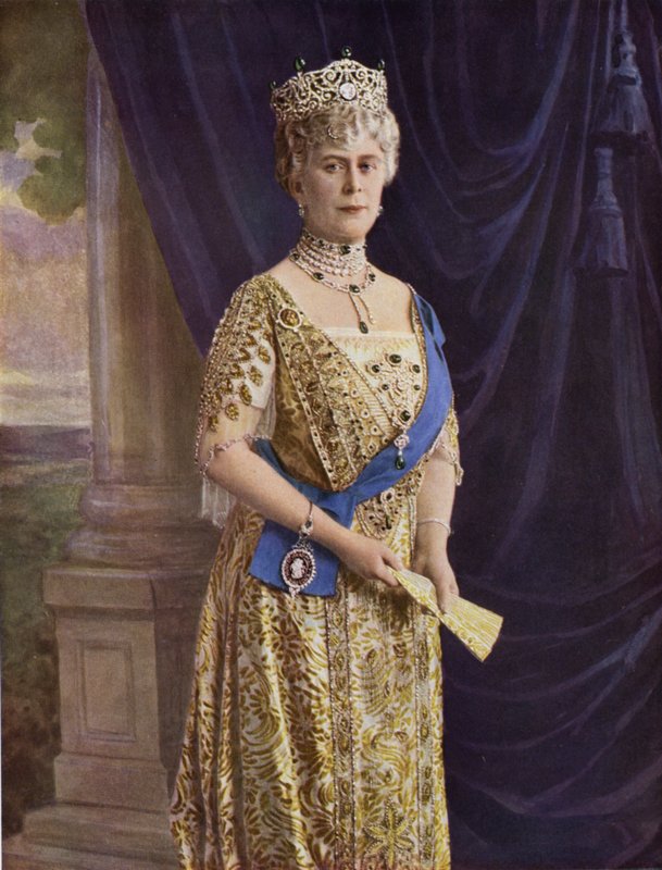 Hendes Majestæt Queen Mary (farvefoto) af (after) English photographer