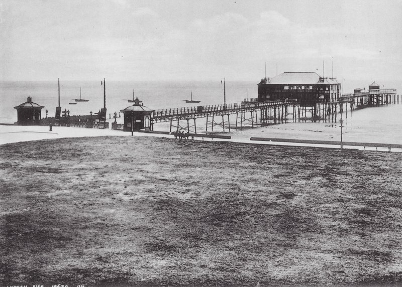 Lytham Pier (s/h-foto) af (after) English photographer