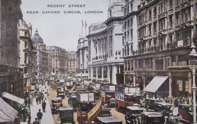 Regent Street, nær Oxford Circus, London (farvet foto) af (after) English photographer